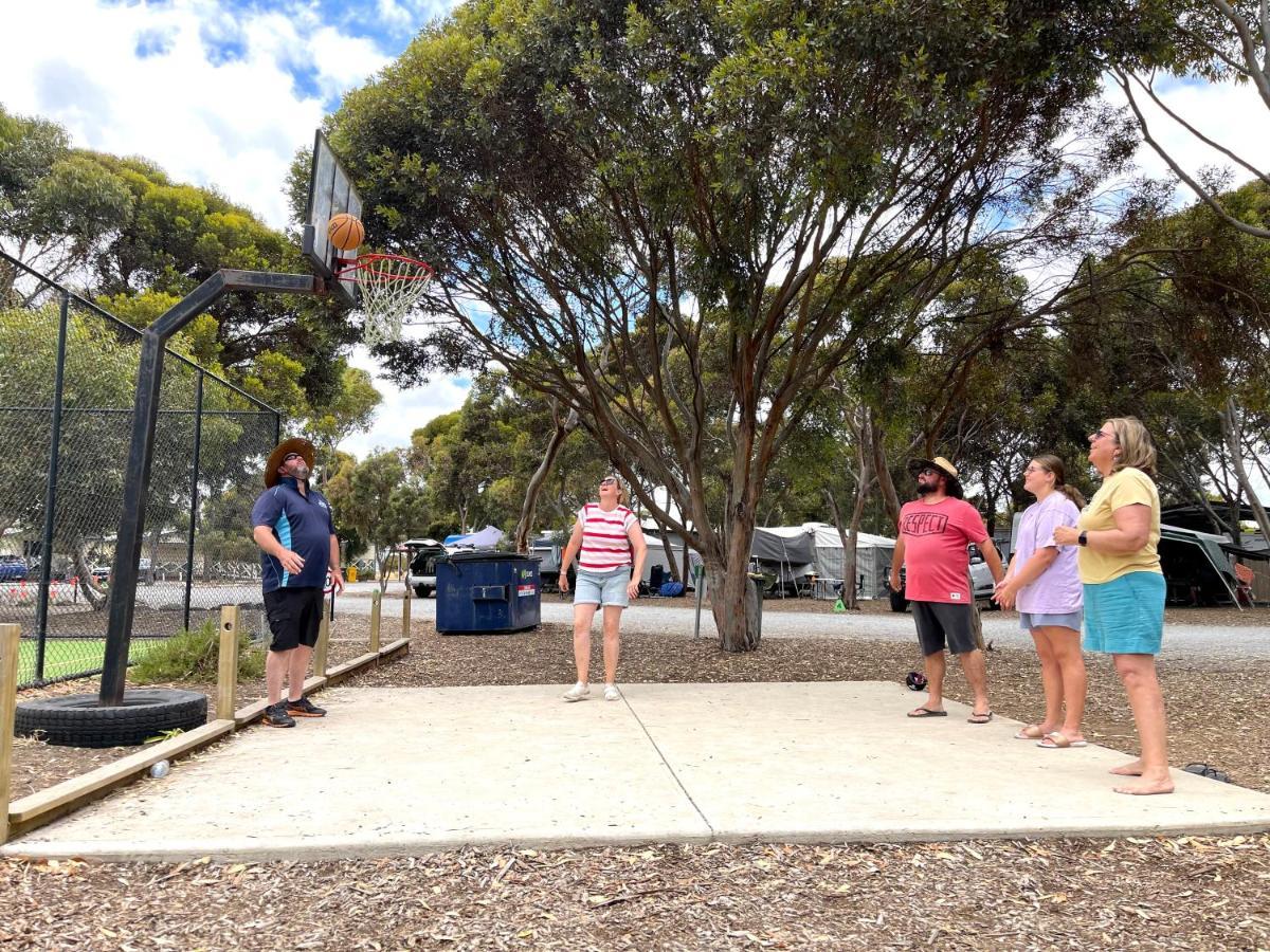 Отель Big4 Port Willunga Tourist Park Олдинга Экстерьер фото