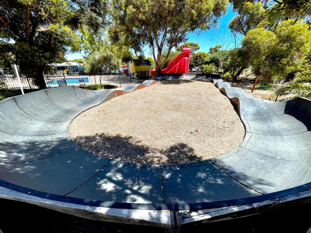 Отель Big4 Port Willunga Tourist Park Олдинга Экстерьер фото
